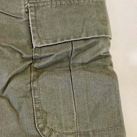 Transcript  Grey/Green Shorts - Picture 7 of 11